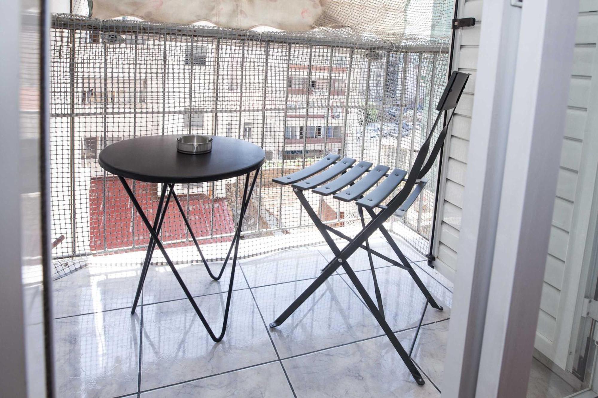 Central 2 Bd Apt With Balcony By Monastiraki Athen Eksteriør billede