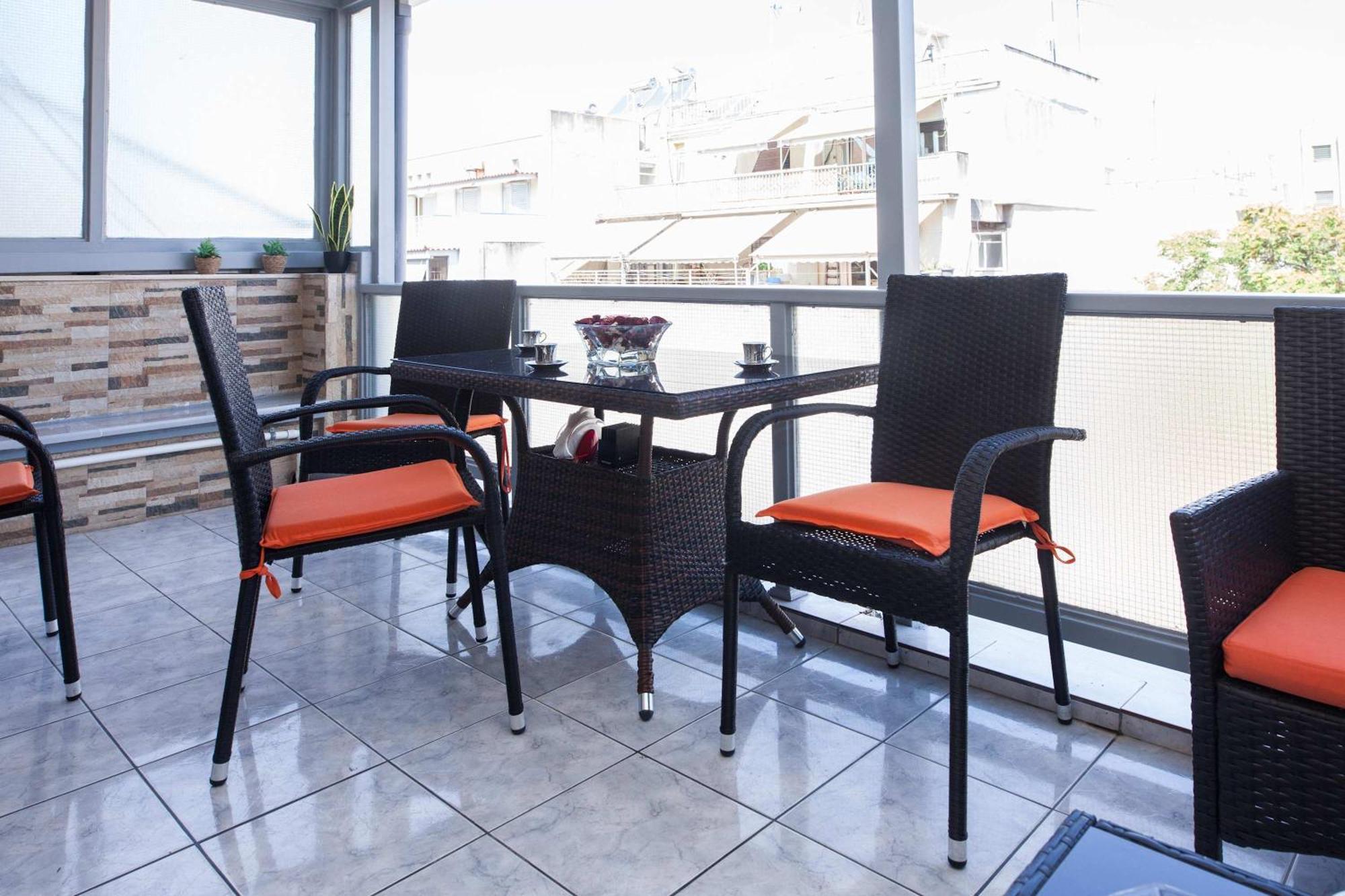 Central 2 Bd Apt With Balcony By Monastiraki Athen Eksteriør billede