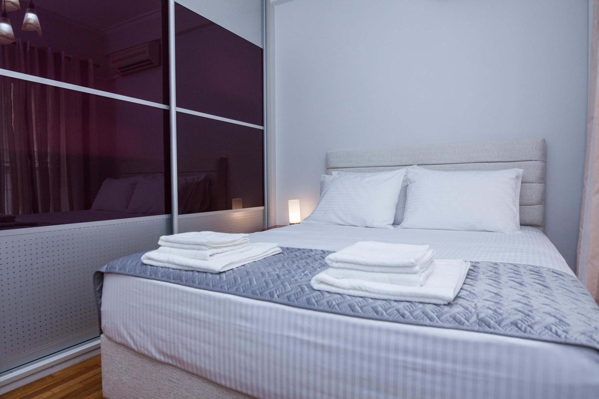 Central 2 Bd Apt With Balcony By Monastiraki Athen Eksteriør billede